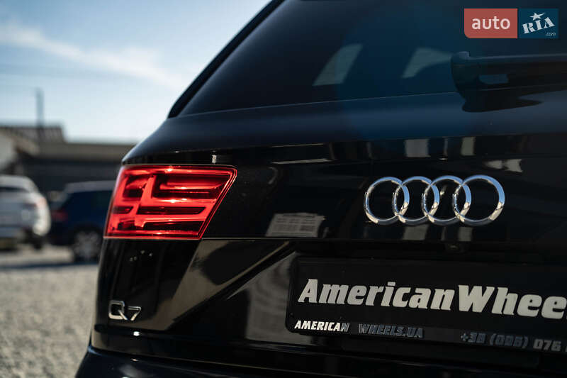 Внедорожник / Кроссовер Audi Q7 2017 в Черновцах