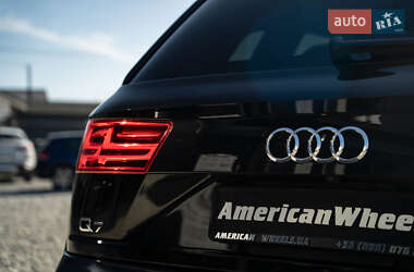 Позашляховик / Кросовер Audi Q7 2017 в 