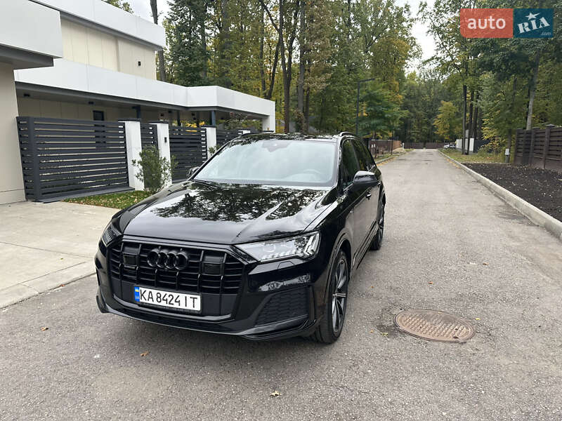 Внедорожник / Кроссовер Audi Q7 2020 в 