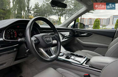 Позашляховик / Кросовер Audi Q7 2020 в 