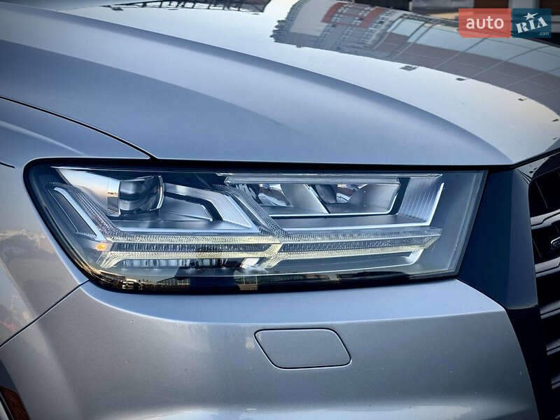 Позашляховик / Кросовер Audi Q7 2017 в Києві