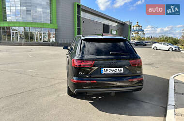 Позашляховик / Кросовер Audi Q7 2018 в 