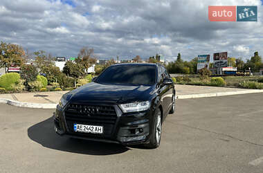 Позашляховик / Кросовер Audi Q7 2018 в 