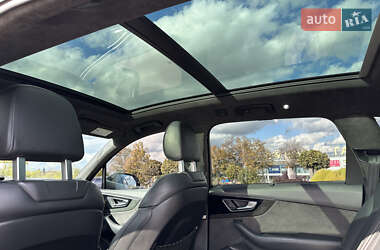 Позашляховик / Кросовер Audi Q7 2018 в 