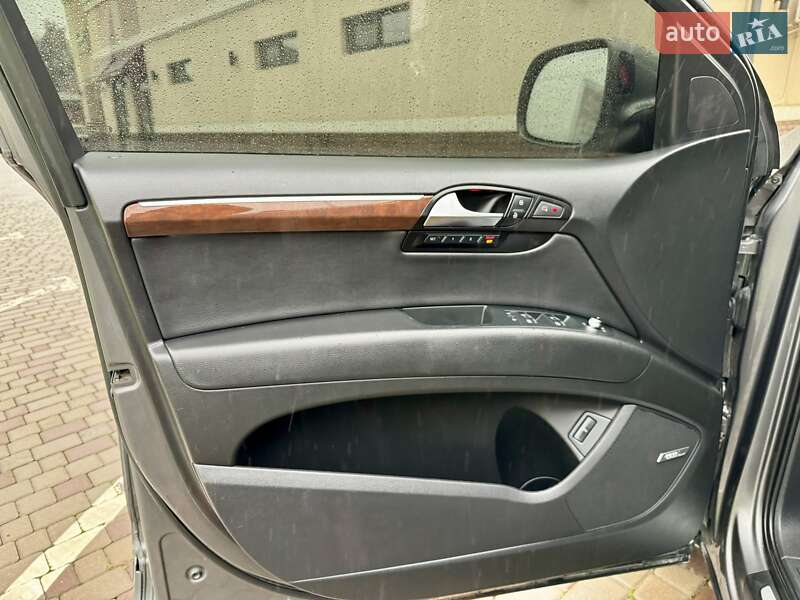 Позашляховик / Кросовер Audi Q7 2011 в Чернівцях