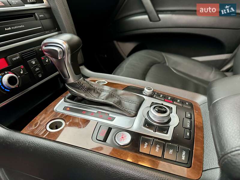 Позашляховик / Кросовер Audi Q7 2011 в Чернівцях