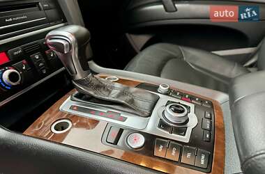 Позашляховик / Кросовер Audi Q7 2011 в 