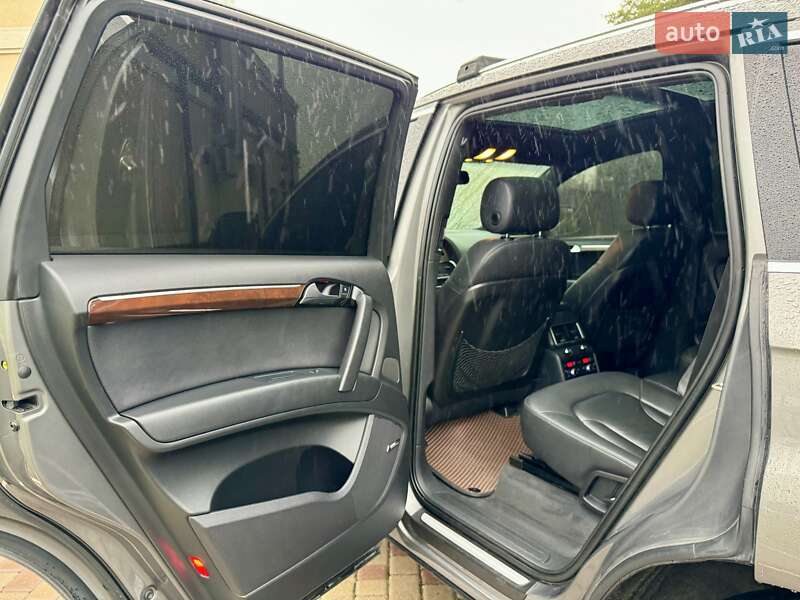 Позашляховик / Кросовер Audi Q7 2011 в Чернівцях
