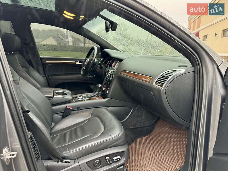 Позашляховик / Кросовер Audi Q7 2011 в Чернівцях