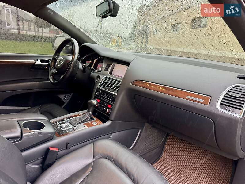 Позашляховик / Кросовер Audi Q7 2011 в Чернівцях