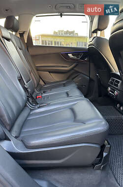 Внедорожник / Кроссовер Audi Q7 2018 в 