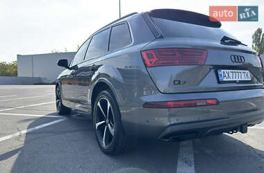 Позашляховик / Кросовер Audi Q7 2019 в 
