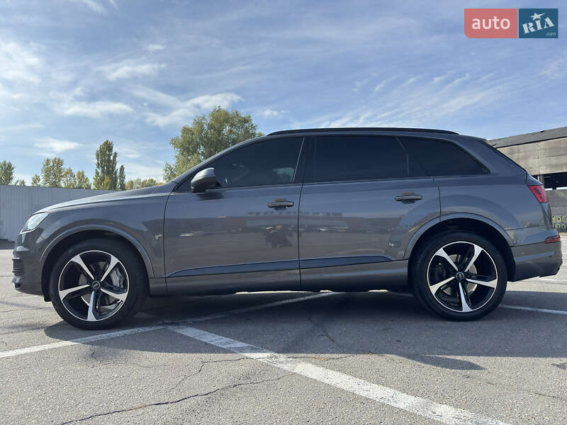 Позашляховик / Кросовер Audi Q7 2019 в Києві