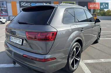 Позашляховик / Кросовер Audi Q7 2019 в 