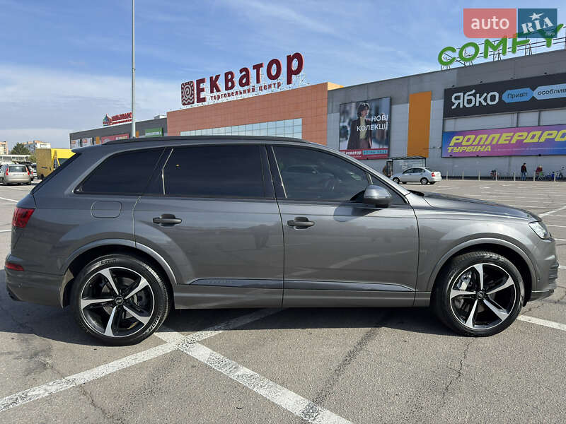 Позашляховик / Кросовер Audi Q7 2019 в Києві