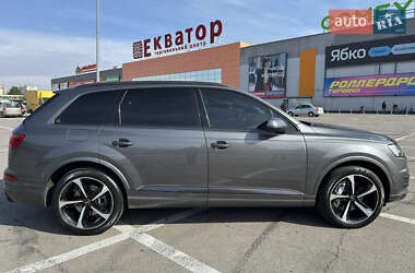 Позашляховик / Кросовер Audi Q7 2019 в 