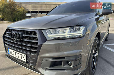 Позашляховик / Кросовер Audi Q7 2019 в 