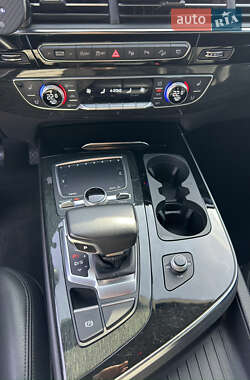 Позашляховик / Кросовер Audi Q7 2019 в 