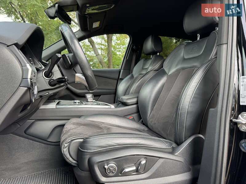 Внедорожник / Кроссовер Audi Q7 2017 в Киеве