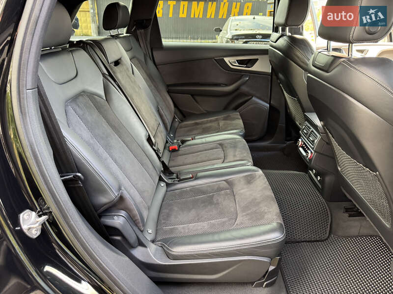 Внедорожник / Кроссовер Audi Q7 2017 в Киеве