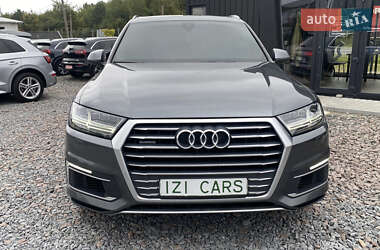 Позашляховик / Кросовер Audi Q7 2018 в 