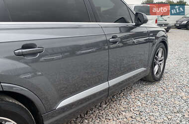 Позашляховик / Кросовер Audi Q7 2018 в 