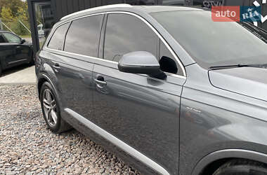 Позашляховик / Кросовер Audi Q7 2018 в 