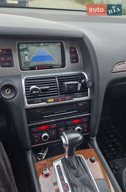 Позашляховик / Кросовер Audi Q7 2015 в 