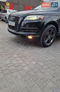 Позашляховик / Кросовер Audi Q7 2015 в 
