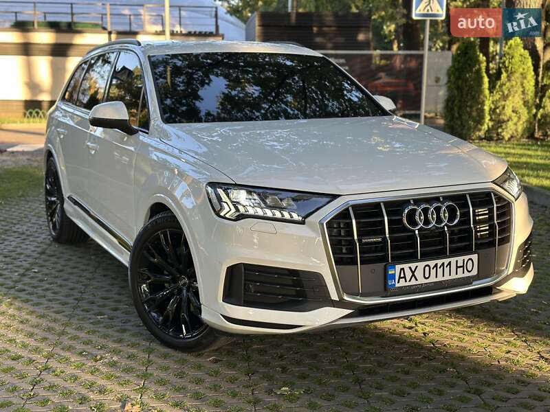 Внедорожник / Кроссовер Audi Q7 2023 в 