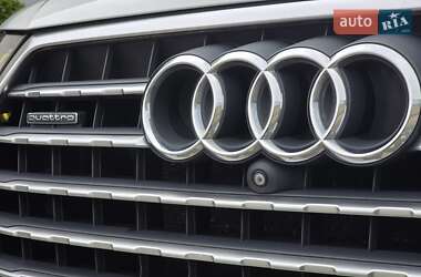 Внедорожник / Кроссовер Audi Q7 2017 в 