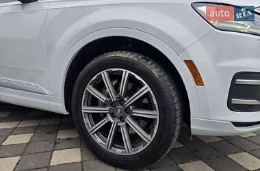 Внедорожник / Кроссовер Audi Q7 2017 в 