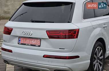 Внедорожник / Кроссовер Audi Q7 2017 в 
