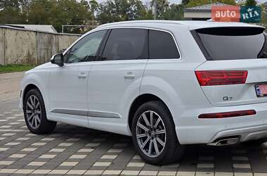 Внедорожник / Кроссовер Audi Q7 2017 в 