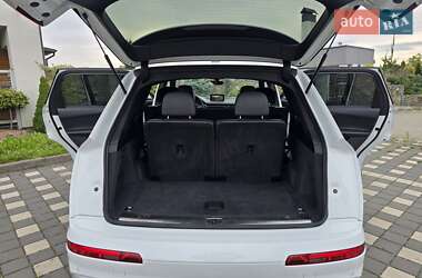 Внедорожник / Кроссовер Audi Q7 2017 в 