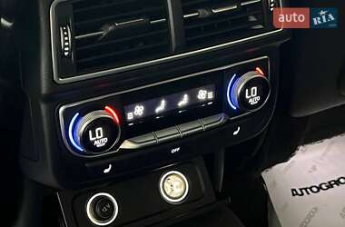 Внедорожник / Кроссовер Audi Q7 2015 в 