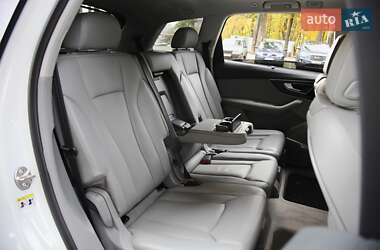 Позашляховик / Кросовер Audi Q7 2017 в 