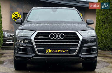 Позашляховик / Кросовер Audi Q7 2017 в 