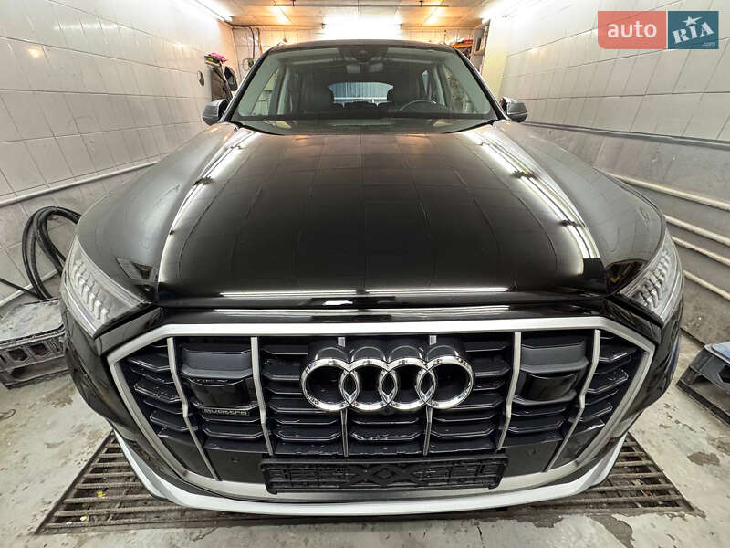 Внедорожник / Кроссовер Audi Q7 2020 в Киеве