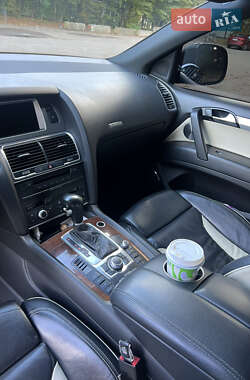 Позашляховик / Кросовер Audi Q7 2007 в 
