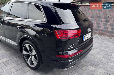 Внедорожник / Кроссовер Audi Q7 2017 в 