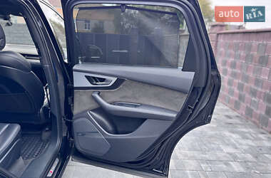 Внедорожник / Кроссовер Audi Q7 2017 в 
