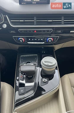 Внедорожник / Кроссовер Audi Q7 2018 в 