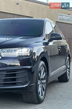 Позашляховик / Кросовер Audi Q7 2017 в 