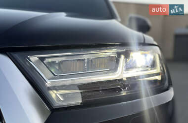 Позашляховик / Кросовер Audi Q7 2017 в 
