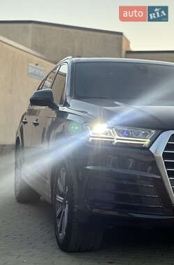 Позашляховик / Кросовер Audi Q7 2017 в 