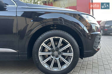 Позашляховик / Кросовер Audi Q7 2017 в 