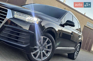 Позашляховик / Кросовер Audi Q7 2017 в 