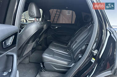 Позашляховик / Кросовер Audi Q7 2017 в 
