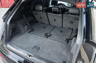 Позашляховик / Кросовер Audi Q7 2017 в 